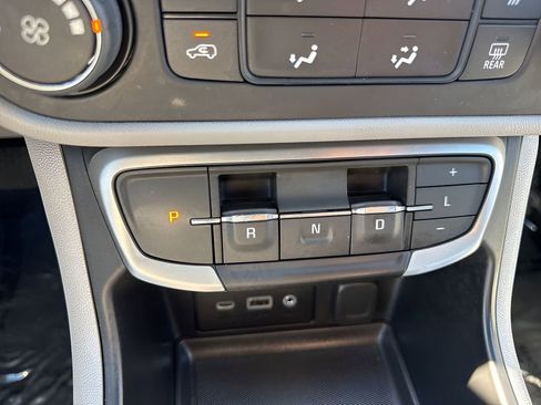 Used 2024 GMC Terrain SLE image 15