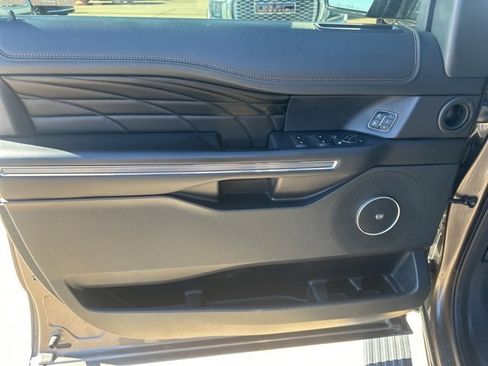 Used 2019 Ford Expedition Max Platinum image 9
