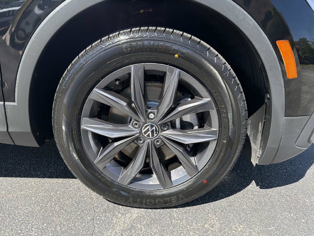 Used 2023 Volkswagen Tiguan SE FWD image 32