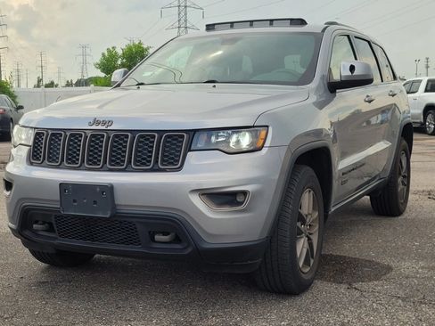 Used 2016 Jeep Grand Cherokee Laredo 75th Anniversary AWD/4WD image 15
