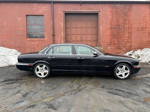 Used 2005 Jaguar XJ8 L RWD image 4