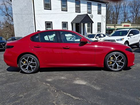 Used 2019 Alfa Romeo Giulia AWD image 7