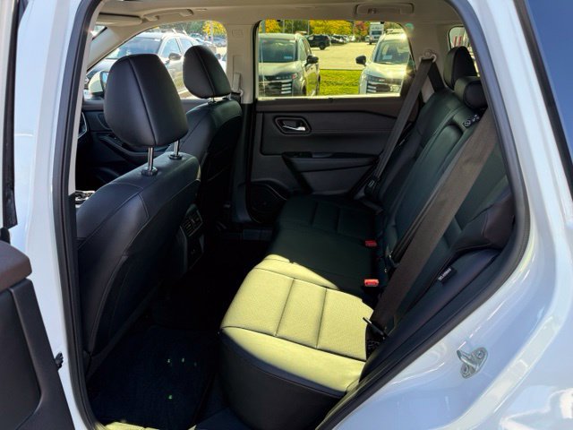 Certified 2023 Nissan Rogue SV w/ SV Premium B Package AWD/4WD image 23