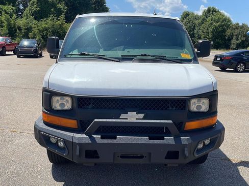 Used 2015 Chevrolet Express 2500 RWD image 2