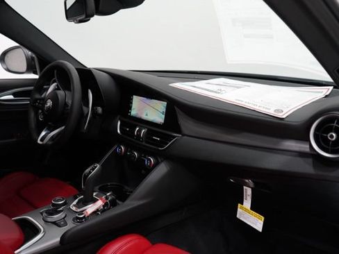 Used 2026 Alfa Romeo Giulia AWD image 16