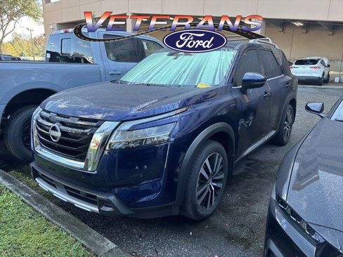 Used 2024 Nissan Pathfinder Platinum image 1