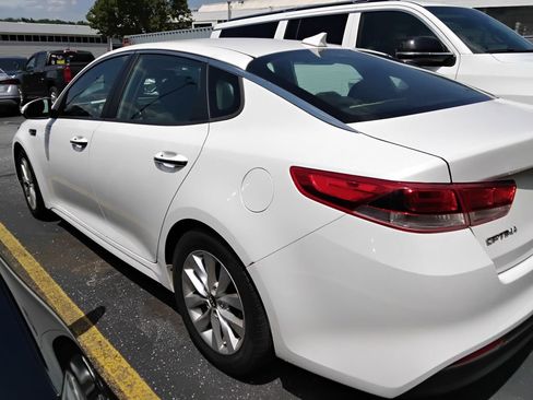 Used 2017 Kia Optima LX FWD image 5