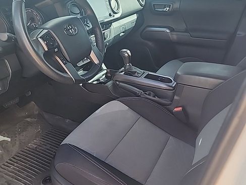 Used 2023 Toyota Tacoma TRD Off-Road image 8