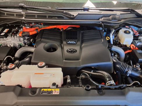 Used 2026 Toyota Tundra Platinum AWD/4WD image 32