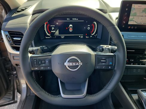 Certified 2025 Nissan Rogue SL FWD image 18