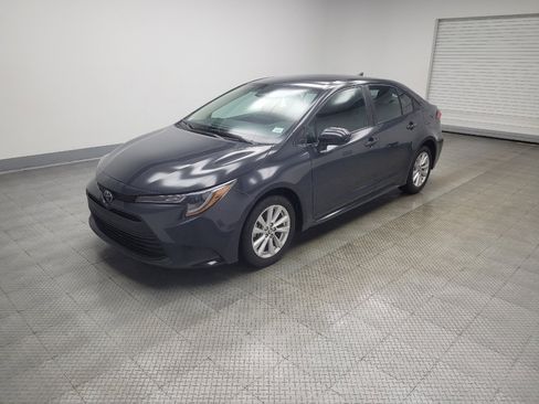 Used 2024 Toyota Corolla LE w/ LE Convenience Package FWD image 2