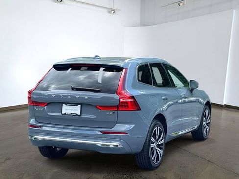 Used 2023 Volvo XC60 B5 Plus w/ Climate Package AWD/4WD image 4
