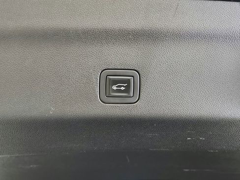 Used 2023 Cadillac Escalade ESV V w/ Heavy-Duty Trailer Package AWD/4WD image 42