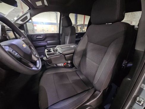 Used 2024 Chevrolet Silverado 2500 Custom w/ Custom Value Package image 18