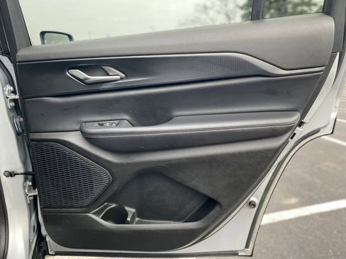 Used 2023 Jeep Grand Cherokee L Laredo image 13