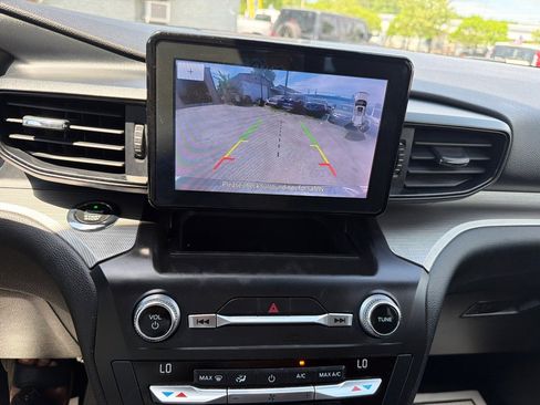 Used 2020 Ford Explorer XLT image 28