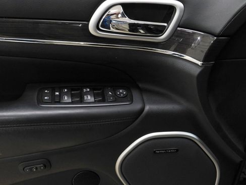 Used 2016 Jeep Grand Cherokee Overland w/ Advanced Technology Group image 32