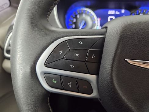 Certified 2024 Chrysler Pacifica Touring-L image 23