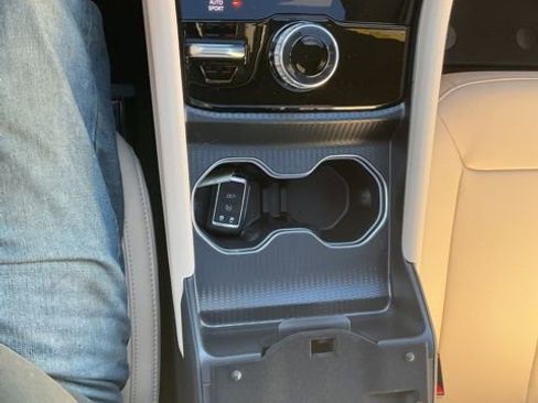 Used 2025 Jeep Grand Cherokee Limited image 23