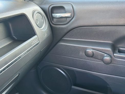 Used 2015 Jeep Patriot Sport image 37