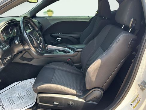 Used 2019 Dodge Challenger SXT RWD image 9