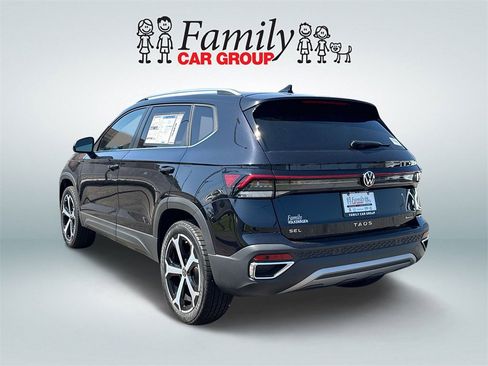 Used 2025 Volkswagen Taos SEL image 4