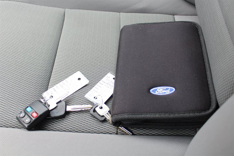 Used 2005 Ford Excursion XLT AWD/4WD image 15
