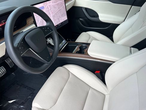 Used 2025 Tesla Model S AWD image 19