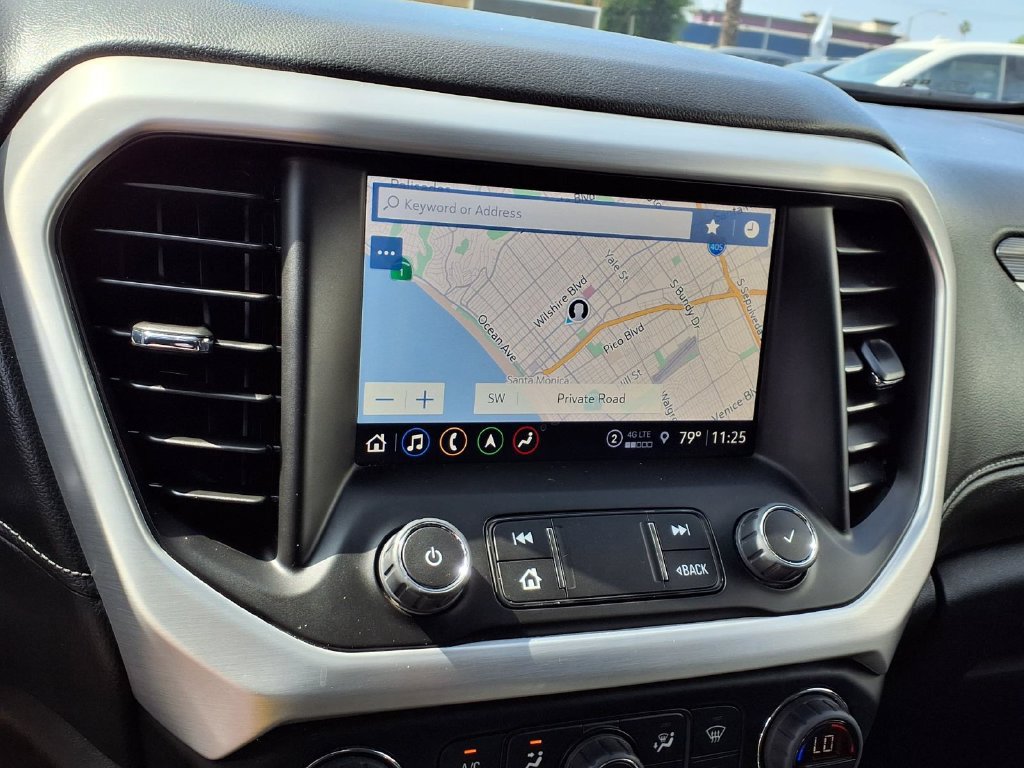 Used 2023 GMC Acadia SLT AWD/4WD image 5