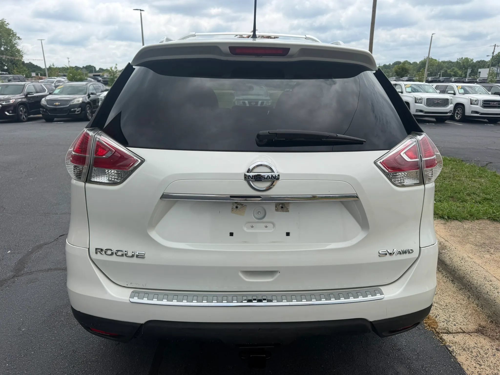 Used 2015 Nissan Rogue SV AWD/4WD image 5
