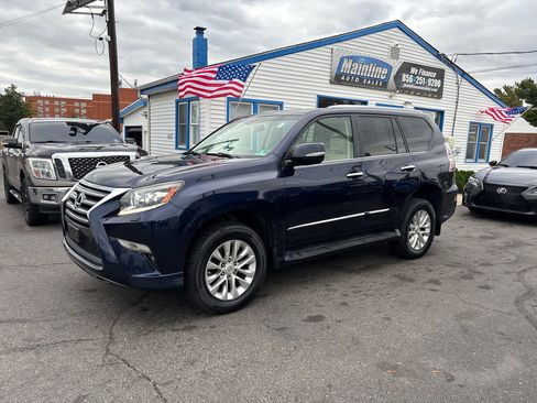 Used 2017 Lexus GX 460 image 2