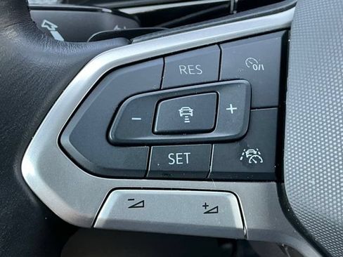 Certified 2026 Volkswagen Atlas Cross Sport SEL R-Line AWD/4WD image 31