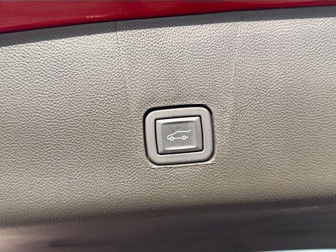 Used 2023 Chevrolet Traverse Premier image 14