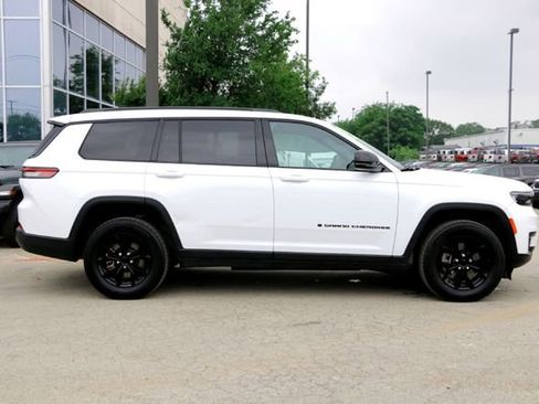 Used 2025 Jeep Grand Cherokee L Altitude RWD image 4