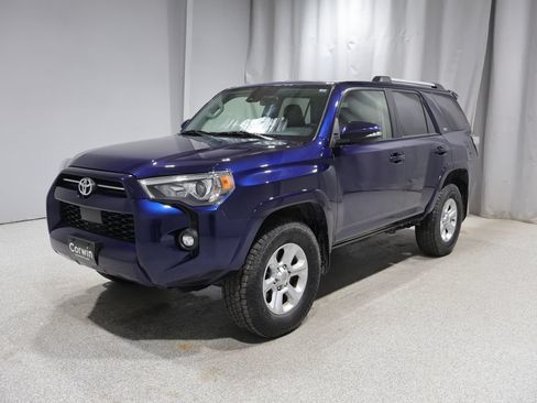 Used 2022 Toyota 4Runner SR5 Premium w/ Moonroof Package AWD/4WD image 5