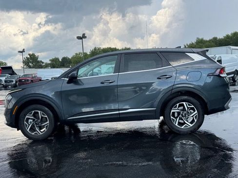 Used 2023 Kia Sportage LX AWD/4WD image 3