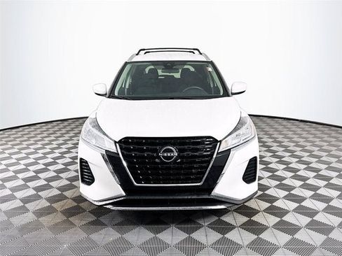 Used 2024 Nissan Kicks SV w/ Exterior Package FWD image 2