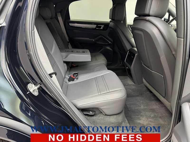 Used 2023 Porsche Cayenne Platinum Edition AWD/4WD image 17