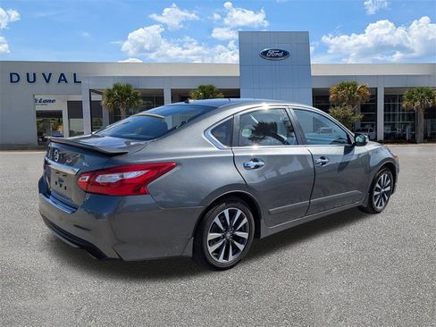 Used 2017 Nissan Altima 2.5 SL w/ 2.5 Technology Package image 4