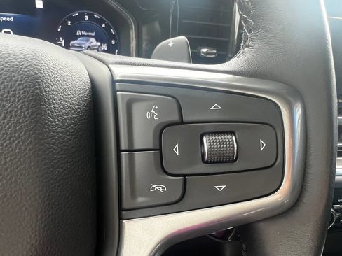 Used 2022 Chevrolet Silverado 1500 LTZ AWD/4WD image 8