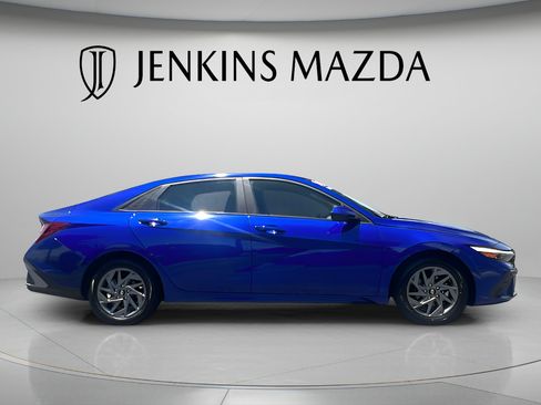 Used 2024 Hyundai Elantra SEL FWD image 8