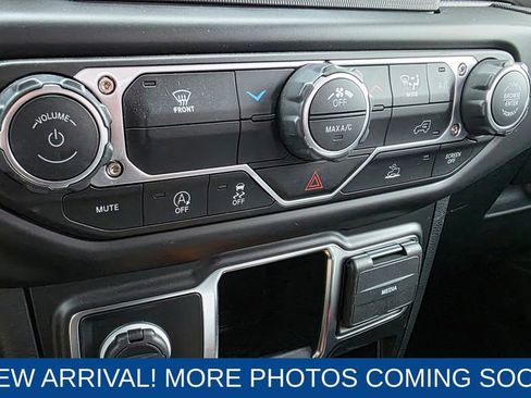 Used 2023 Jeep Wrangler Sport image 19
