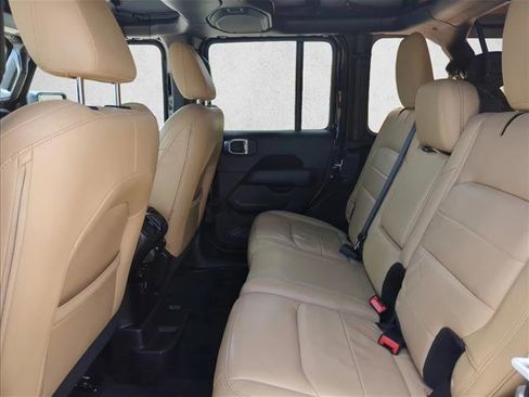 Used 2018 Jeep Wrangler Unlimited Sahara AWD/4WD image 17
