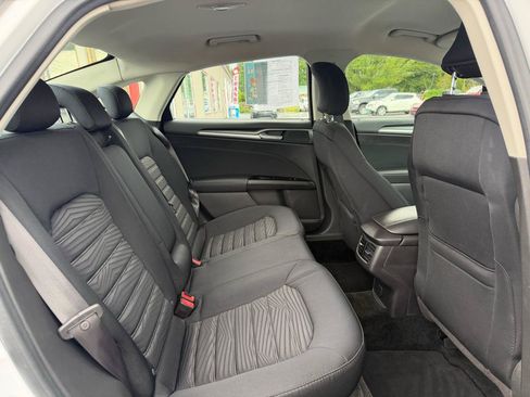Used 2016 Ford Fusion SE FWD image 18