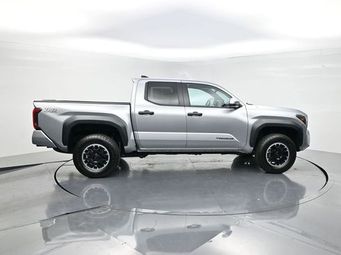 Used 2024 Toyota Tacoma TRD Off-Road AWD/4WD image 4