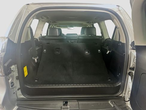 Used 2016 Lexus GX 460 w/ Premium Package AWD/4WD image 32