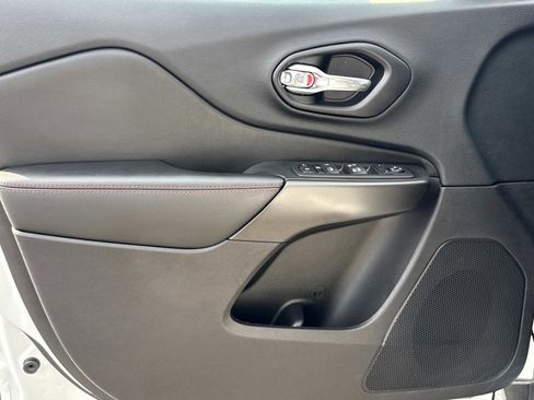 Used 2022 Jeep Cherokee Trailhawk w/ Comfort/Convenience Group image 17