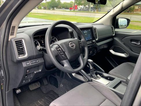 Used 2022 Nissan Frontier SV w/ Technology Package RWD image 17