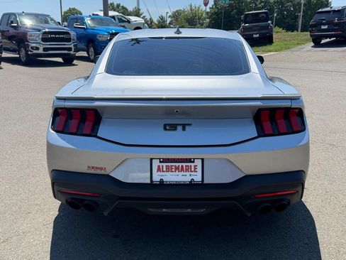 Used 2025 Ford Mustang GT Premium RWD image 4