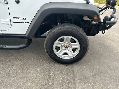 Used 2014 Jeep Wrangler Sport AWD/4WD image 12